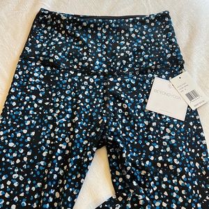 NWT Beyond Yoga Medium Leggings